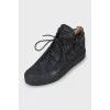 Men's sneakers with embossed print