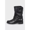 Leather boots decorated with buckle