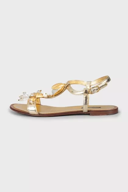 Patent leather sandals with decor