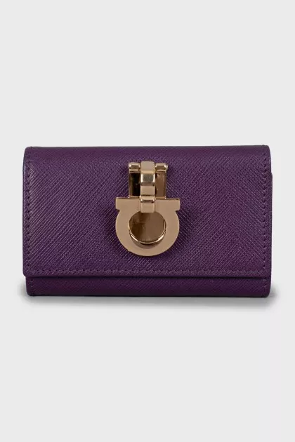 Leather key holder with gold-tone fittings