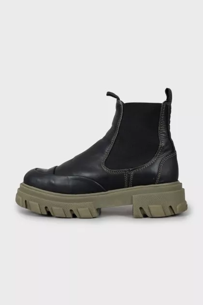 Leather boots with accent sole