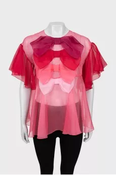 Loose blouse decorated with bows