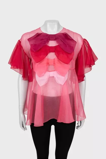 Loose blouse decorated with bows