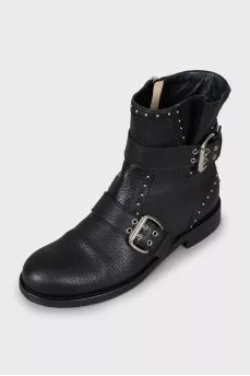 Leather boots with silver decor