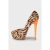 Leather shoes with contrasting heels