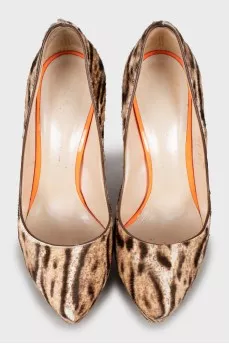 Leather shoes with contrasting heels