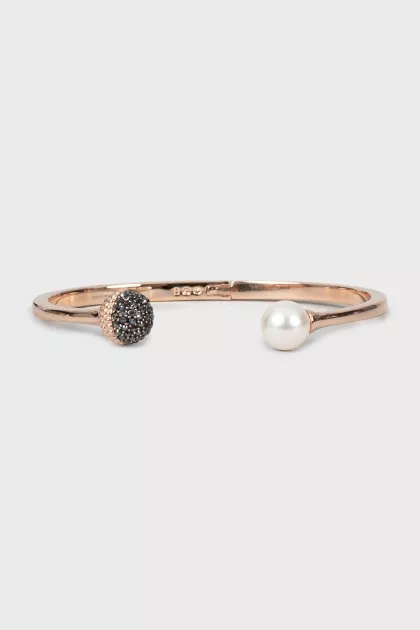 Gold bracelet with pearls and crystals