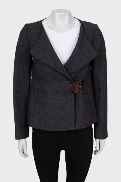 Fitted jacket with leather buckle