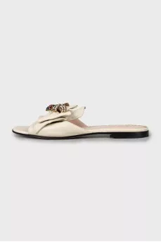 Leather slippers with decor