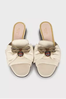 Leather slippers with decor