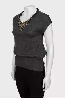 Вязаная жилетка декорированная стразами