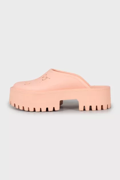 Rubber clogs with textured soles