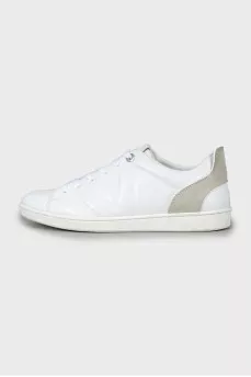 Men's sneakers with embossed logo