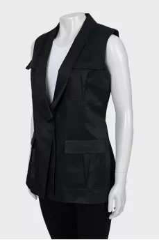 Fitted vest with patch pockets