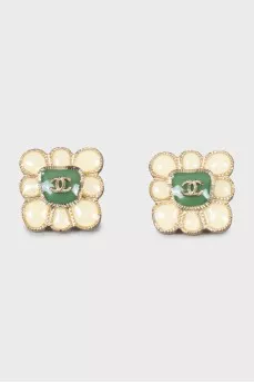 Clips with metal logo