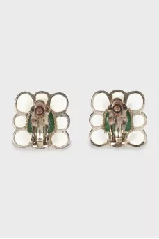 Clips with metal logo