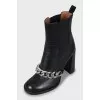 Leather ankle boots decorated with chain