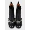 Leather ankle boots decorated with chain