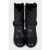 Leather boots decorated with buckle