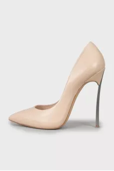 Leather shoes with silver stilettos