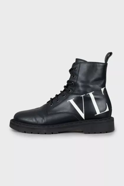 Leather boots with text print