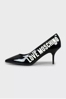 Patent leather shoes with embossed logo