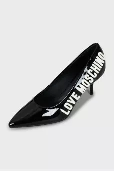 Patent leather shoes with embossed logo