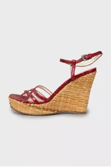 Wedge sandals with embossed leather