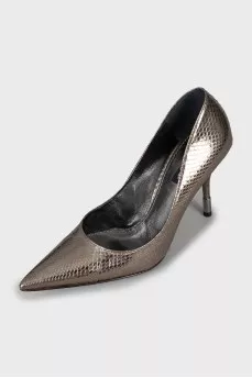 Silver pointed toe shoes