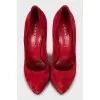 Suede shoes with heel decoration