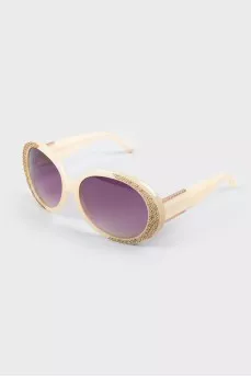 Sunglasses with oblong lenses