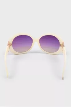 Sunglasses with oblong lenses
