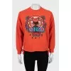Sweatshirt with print and ties at the bottom