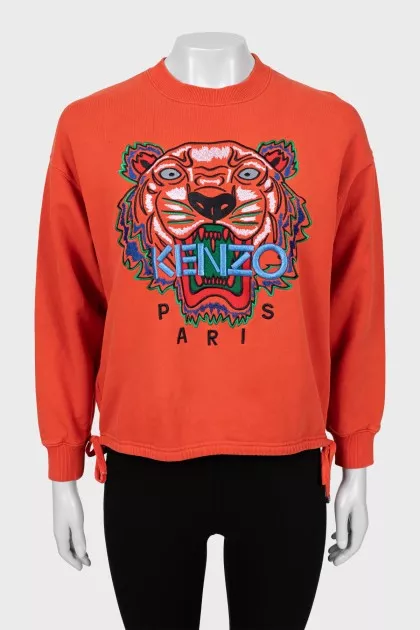 Sweatshirt with print and ties at the bottom