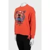 Sweatshirt with print and ties at the bottom