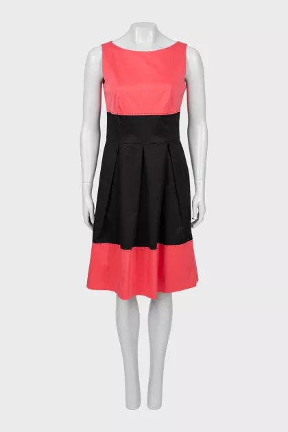 Two-tone dress with contrasting seams