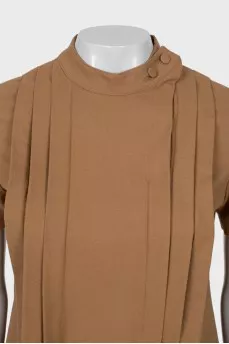 Brown dress with short sleeves