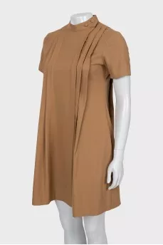 Brown dress with short sleeves