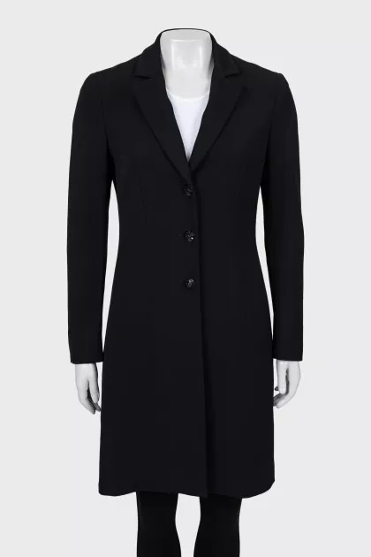 Single-breasted coat with a fitted cut