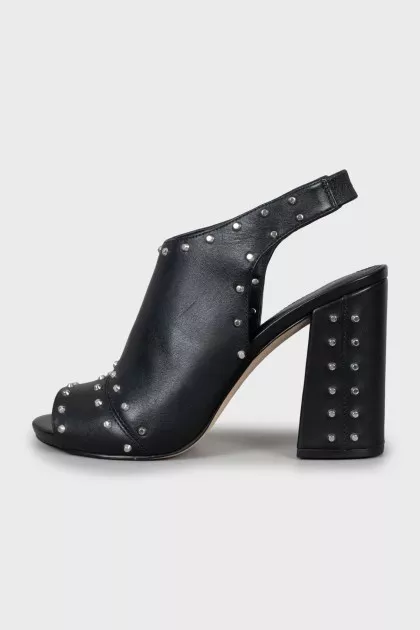 Leather sandals with metal studs