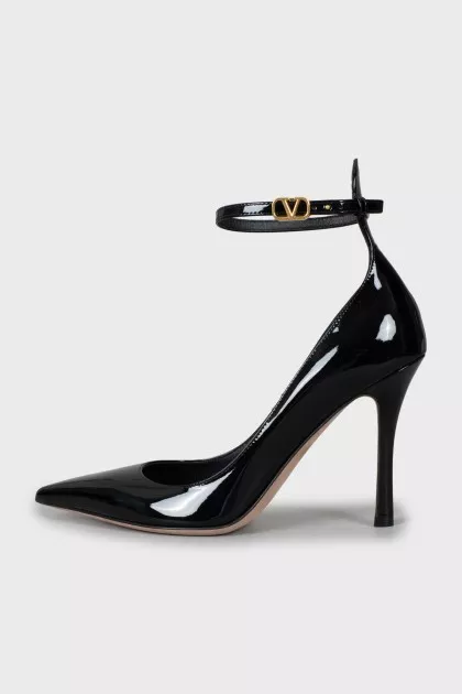 Leather black shoes with strap