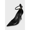Leather black shoes with strap