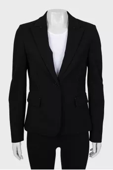 Fitted jacket with seams on the outside