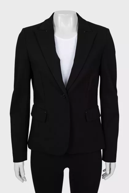 Fitted jacket with seams on the outside