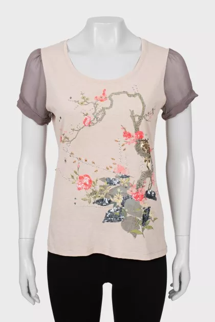T-shirt decorated with sequins and beads