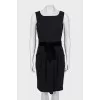 Fitted dress with velour bow
