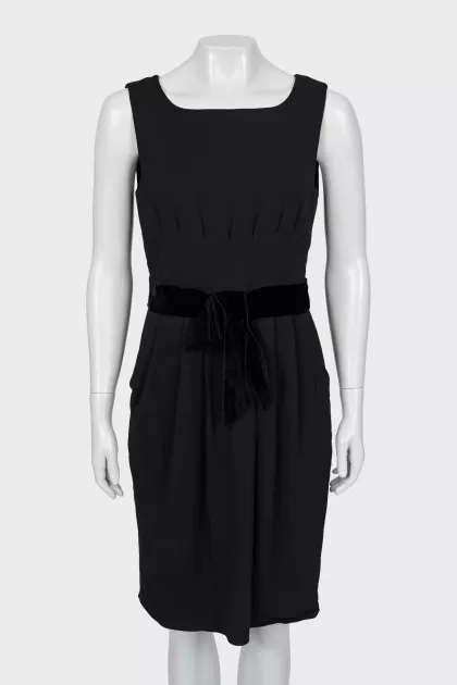 Fitted dress with velour bow