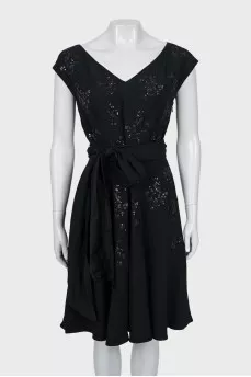 Sleeveless dress decorated with sequins
