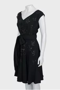 Sleeveless dress decorated with sequins