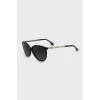 Sunglasses with rhinestones on the temples